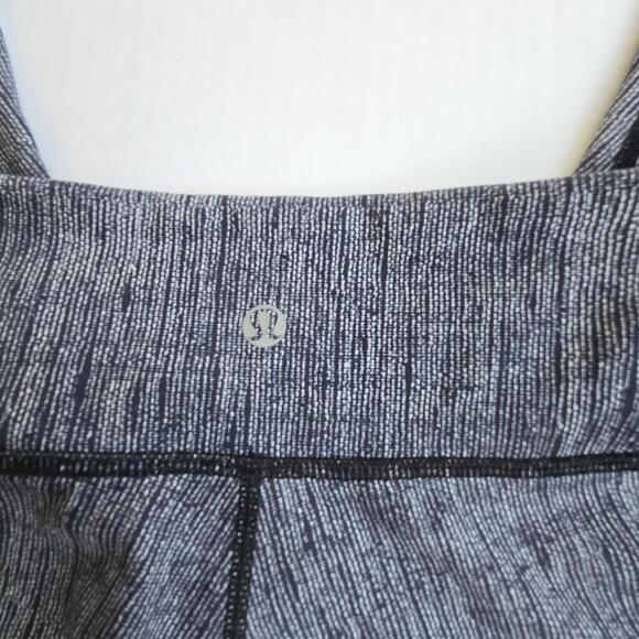 Women's Gray Textured Activewear Leggings - Picture 5 of 8